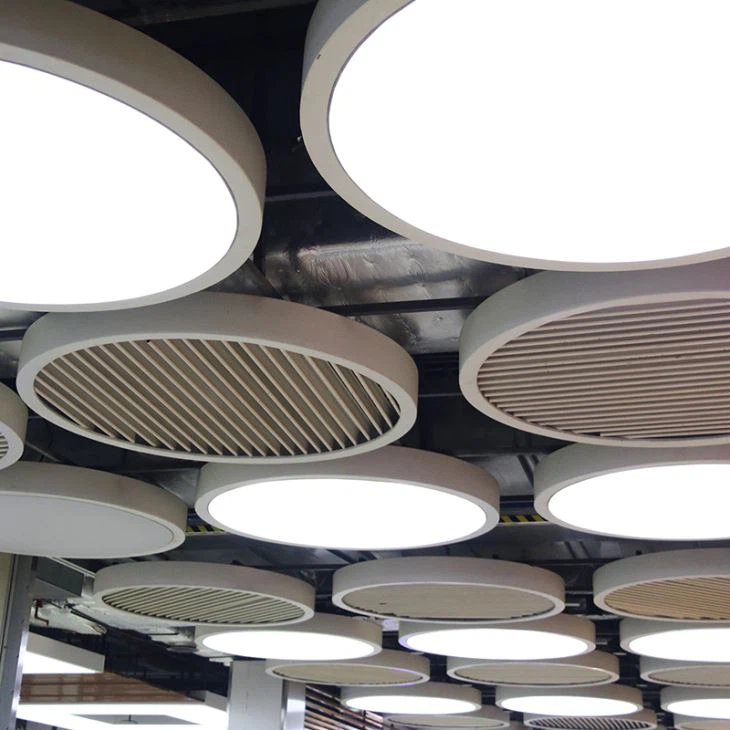 Design de tavan decorativ cu bandă decorativă metalică